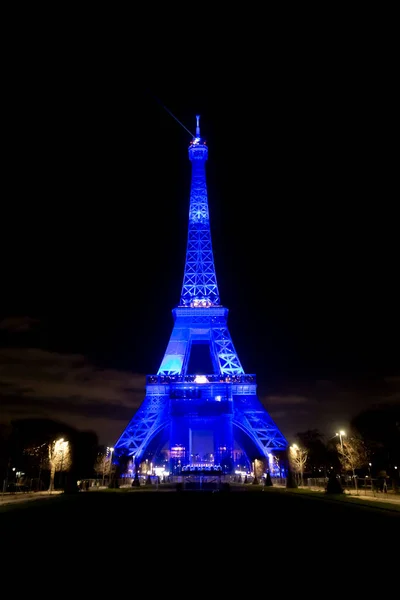 Іконічна Ейфелева Вежа Освітлена Вночі Залізна Решітка Champ Mars Парижі — стокове фото