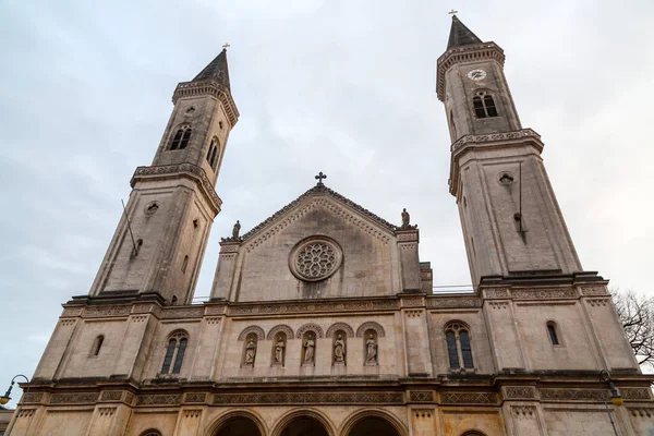 Die Katholische Pfarr Und Universitätskirche Louis Ludwigskirche Genannt Ist Eine — Stockfoto