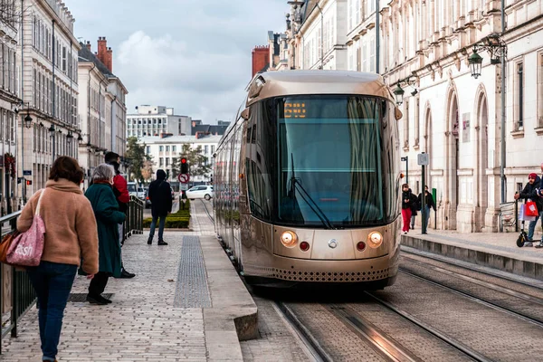 Orlean Francja Jan 2022 Nowoczesny Tramwaj Elektryczny Przewożący Pasażerów Centrum — Zdjęcie stockowe