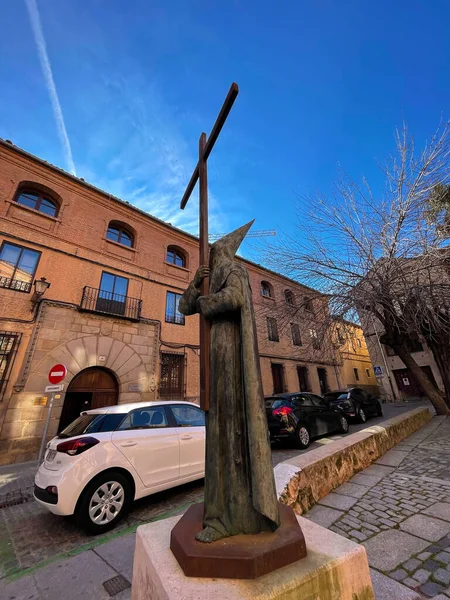 Segovia Spain February 2022 Statue Man Holding Large Cross Wearing — Stock Photo, Image