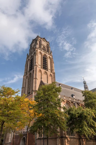 オランダ ロッテルダム 2021年10月10日 プロテスタント教会である聖ローレンスケルクの墓の外観と ロッテルダムの中世都市の唯一の残りの部分 — ストック写真