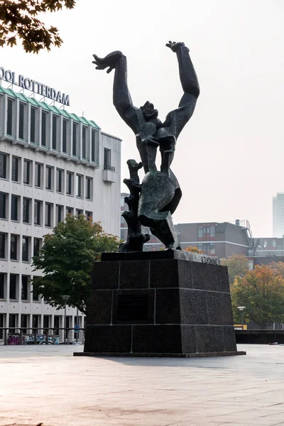 Rotterdam Ktz 2021 Zniszczone Miasto Jest Brązową Rzeźbą Upamiętniającą Niemiecki — Zdjęcie stockowe
