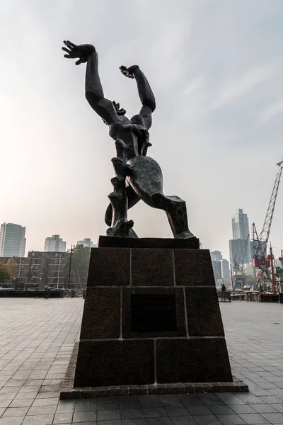 Rotterdam Oct 2021 Vernietigde Stad Een Bronzen Gedenkteken Ter Herdenking — Stockfoto