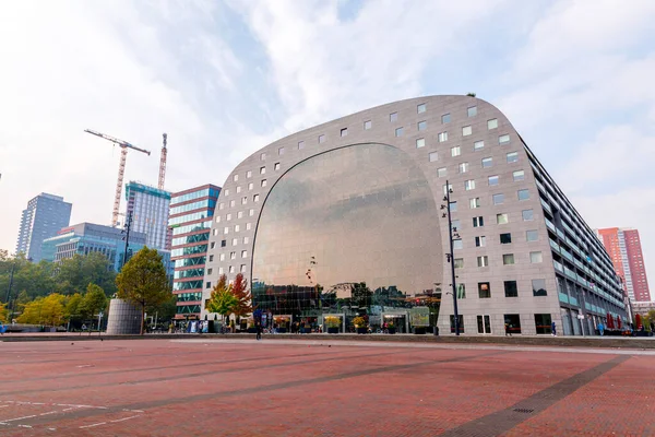 Rotterdam Holandia Oct10 2021 Markthal Jest Budynkiem Mieszkalnym Biurowym Halą — Zdjęcie stockowe