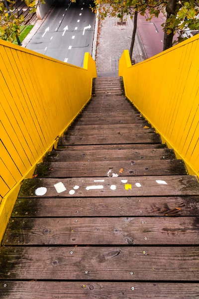Luchtsingel Žlutě Natřená Dřevěná Lávka Rotterdamu — Stock fotografie