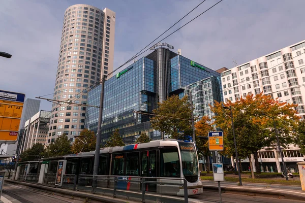 Роттердам Нидерланды Октября 2021 Года Современный Легкорельсовый Городской Трамвай Проходящий — стоковое фото