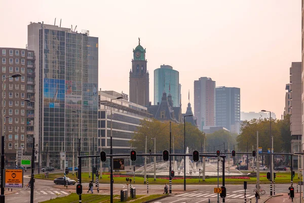 Rotterdam Oct 2021 Widok Ulicę Nowoczesna Architektura Wieżami Biznesowymi Centrum — Zdjęcie stockowe