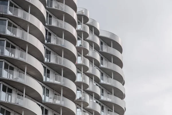 Роттердам Нидерланды Октября 2021 Года Современное Здание Кондо Полупрозрачными Балконами — стоковое фото
