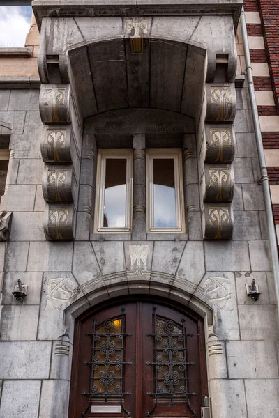 2021年Nl Oct 10日 阿姆斯特丹 典型的杜奇建筑细节 荷兰阿姆斯特丹的一扇门 — 图库照片