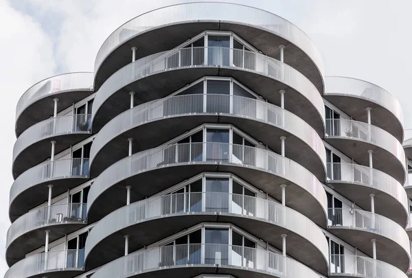Современное Здание Кондо Полупрозрачными Балконами Творческая Архитектура Роттердаме Нидерланды — стоковое фото