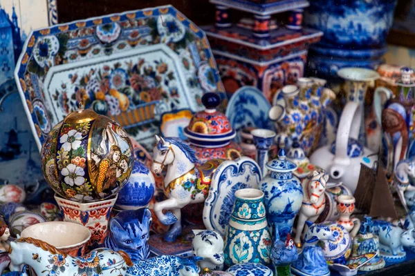 Amsterdam Oct 2021 Traditional Delftware Pottery Objects Displayed Ceramic Shop — стокове фото