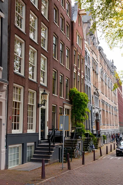 Amsterdam Října 2021 Pohled Ulici Obecná Architektura Amsterdamu Typickými Budovami — Stock fotografie