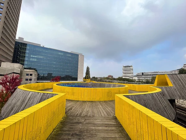 Rotterdam Nizozemsko Října 2021 Luchtsingel Žlutě Natřená Dřevěná Lávka Rotterdamu — Stock fotografie