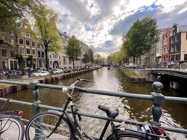 Άμστερνταμ Οκτωβρίου 2021 Κανάλια Και Τυπική Ολλανδική Αρχιτεκτονική Στο Άμστερνταμ — Φωτογραφία Αρχείου