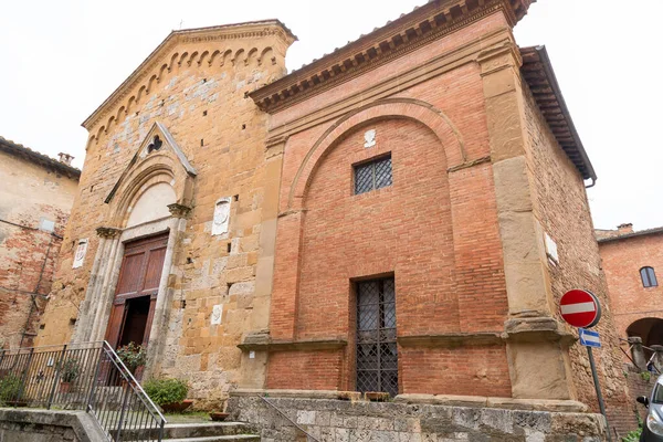 Siena Itália Apr 2022 Brick Stone Mured Small Church Street — Fotografia de Stock