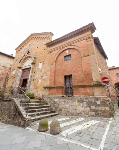 Siena Itália Apr 2022 Brick Stone Mured Small Church Street — Fotografia de Stock