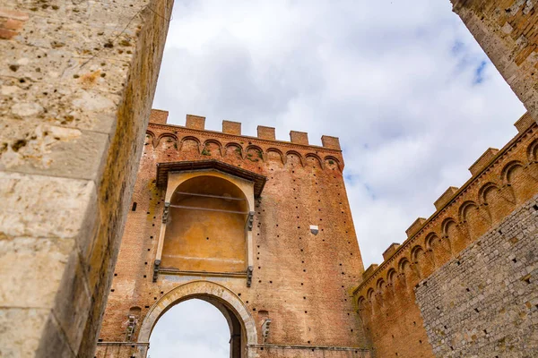 Porta Romana Uno Dei Portali Delle Mura Medievali Siena Trova — Foto Stock