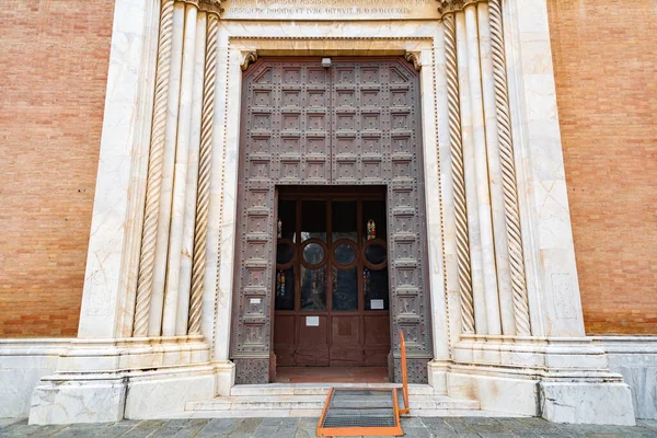 锡耶纳 意大利语 Siena 是一座哥特式的大教堂 建于1228 1255年 15世纪在意大利托斯卡纳锡耶纳扩建 — 图库照片
