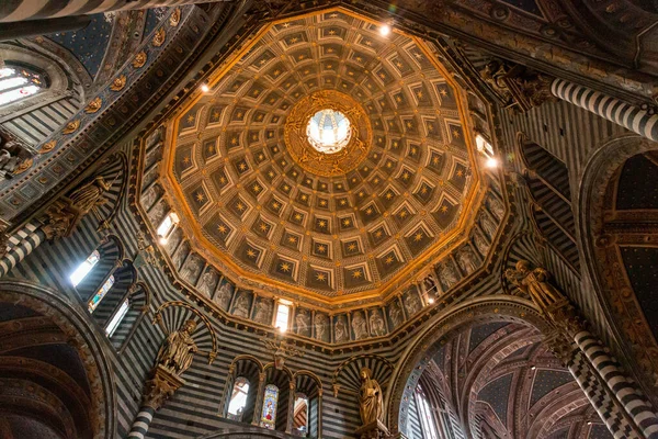 意大利锡耶纳 2022年6月7日 锡耶纳锡耶纳主教座堂的内部景观 致力于圣母升天 — 图库照片