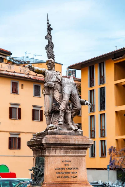 Firenze Italia Aprile 2022 Monumento Piazza Mentana Una Statua Bronzo — Foto Stock