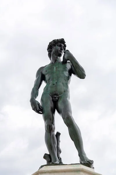 2022年6月6日 意大利佛罗伦萨 位于意大利奥尔特拉诺区的米开朗基罗广场 Piazzale Michelangelo 的大卫雕塑复制品 — 图库照片