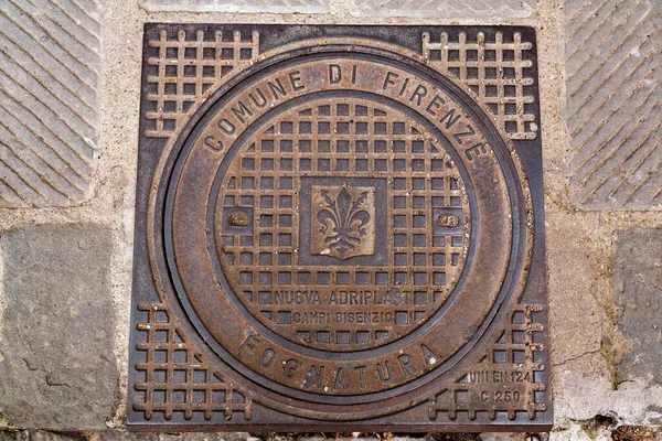 Florencia Italia Abril 2022 Cubierta Aguas Residuales Latón Con Símbolo —  Fotos de Stock