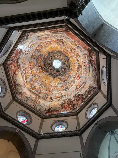 フィレンツェ イタリア 2022年4月6日 フィレンツェ大聖堂 フィレンツェのサンタ マリア フィオーレ大聖堂から内装の詳細 建物は1436年までに完成した — ストック写真