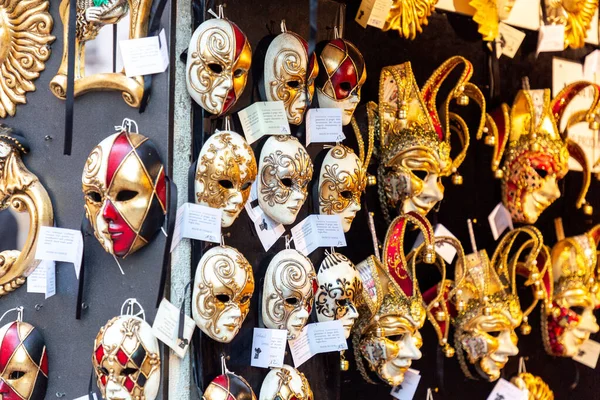 Venedig Italien April 2022 Verschiedene Traditionelle Venezianische Masken Einem Souvenirstand — Stockfoto
