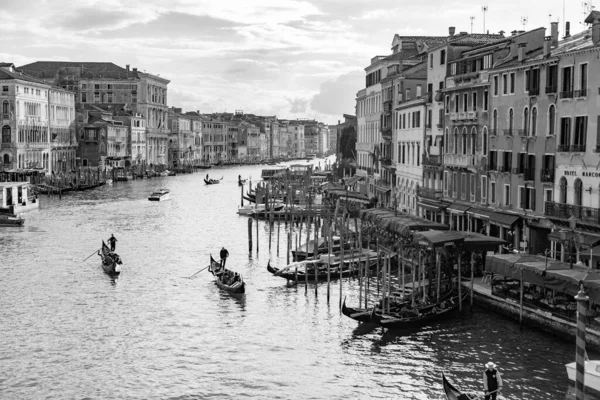 Veneza Itália Abril 2022 Belos Canais Edifícios Tradicionais Venezianos Veneza — Fotografia de Stock