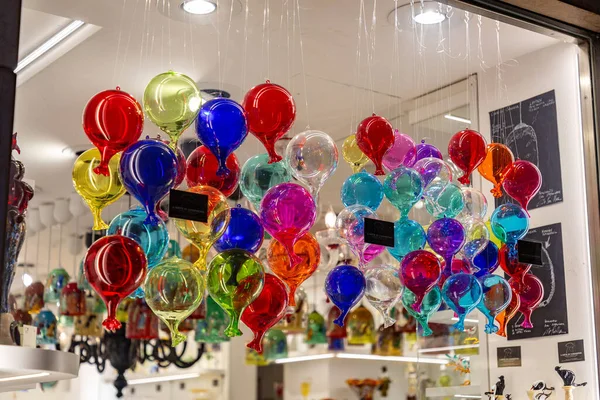 Benátky Itálie Dubna 2022 Ručně Vyráběné Skleněné Balónové Figurky Výloze — Stock fotografie