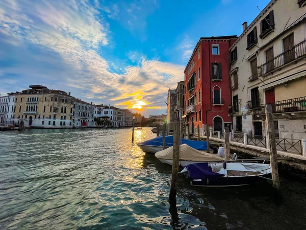 Венеция Италия Апреля 2022 Года Красивые Каналы Традиционные Венецианские Здания — стоковое фото