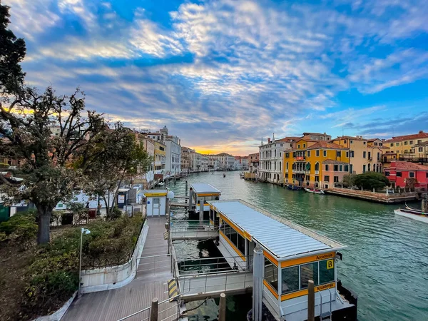 Венеция Италия Апреля 2022 Года Красивые Каналы Традиционные Венецианские Здания — стоковое фото