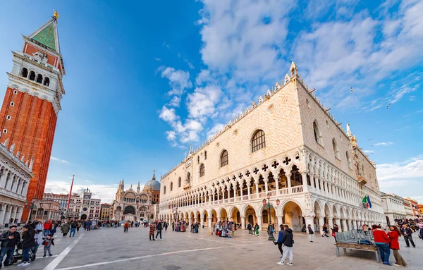 Venice Italy April 2022 Historical Landmarks People Walking Mark Square — Stock Photo, Image