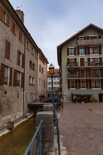 Annecy Frankrijk Januari 2022 Landschappelijk Uitzicht Prachtige Grachten Historische Gebouwen — Stockfoto