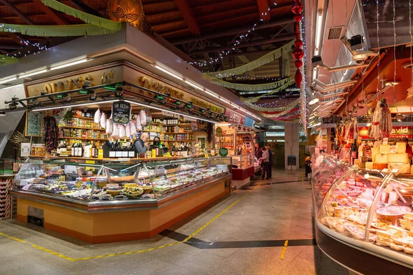 Barcelona Hiszpania Feb 2022 Świeże Jedzenie Sprzedawane Wewnątrz Mercat Santa — Zdjęcie stockowe