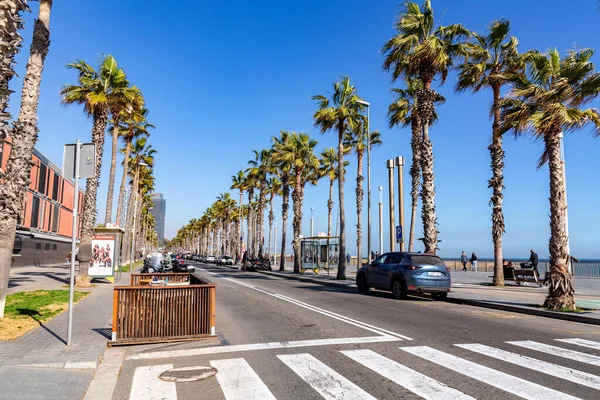 Barcelona Spanien Feb 2022 Byggnader Och Människor Längs Barceloneta Stranden — Stockfoto