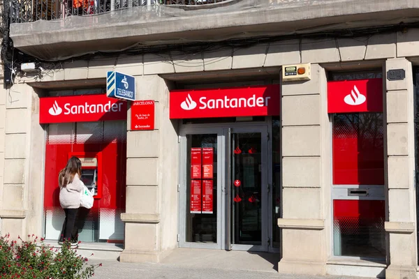 스페인 바르셀로나 Feb 2022 산탄데르 Santander Bank 스페인 산탄데르 그룹의 — 스톡 사진