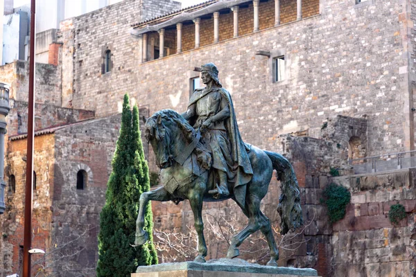 バルセロナ スペイン 2022年2月10日 フレデリック マラスによって彫刻され プラサ ラモン ベレンガー グランで1950年に初演されたラモン ベレンガー3世像 — ストック写真