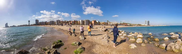 Barcelona Spanien Februar 2022 Gebäude Und Menschen Strand Von Barceloneta — Stockfoto