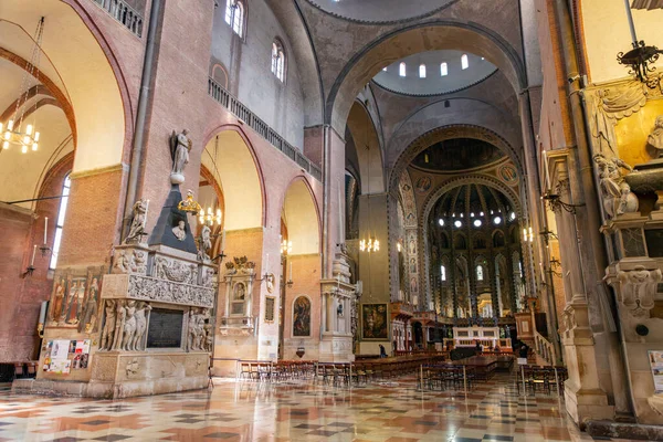 意大利帕多瓦 2022年4月4日 帕多瓦的圣安东尼主教座堂 Pontifical Basilica Saint Anthony Padua 是一座罗马天主教教堂和帕多瓦的小教堂 献给圣安东尼 — 图库照片