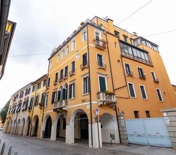 パドヴァ イタリア 2022年4月4日 イタリアのヴェネト州パドヴァでの典型的な建築とストリートビュー — ストック写真
