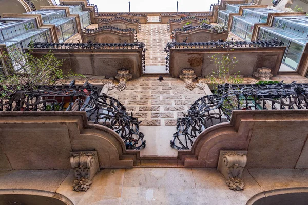 Архитектурные Детали Типичных Декоративных Зданий Барселоны Каталонии Испании — стоковое фото