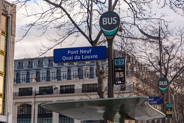 프랑스 2022 Pont Neuf Quai Deu Louvre Bus Stop Sign — 스톡 사진