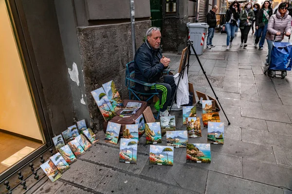 Nápoles Itália Abril 2022 Artista Sênior Vendendo Suas Pinturas Uma — Fotografia de Stock