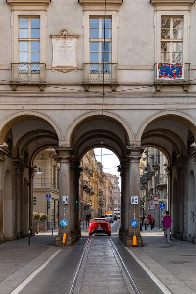 意大利都灵 2022年3月28日 意大利皮埃蒙特都灵加里波第大街典型的意大利建筑和街道景观 — 图库照片