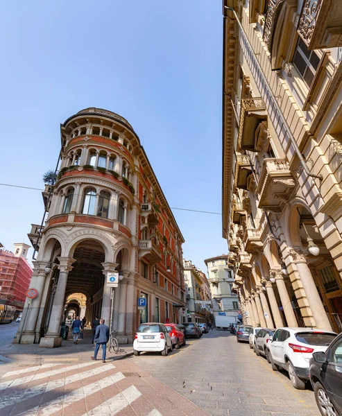 意大利都灵 2022年3月28日 意大利都灵典型的意大利建筑和街道景观 — 图库照片