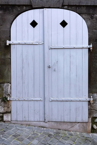 古くて美しい木製のドア 古典的な建築のディテール — ストック写真