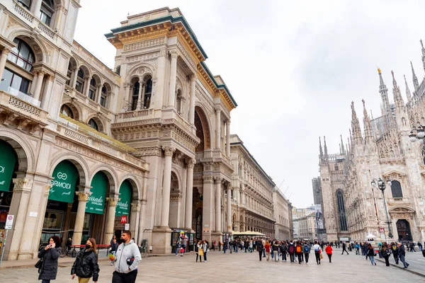 Milão Itália Março 2022 Corso Vittorio Emanuele Faixa Servi Uma — Fotografia de Stock