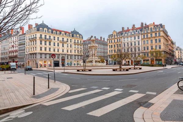 法国里昂 2022年1月25日 雅各宾喷泉在法国里昂的雅各宾广场 — 图库照片