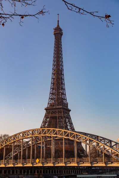 Paryż Francja Jan 2022 Słynna Wieża Eiffla Kuta Żelazną Kratą — Zdjęcie stockowe